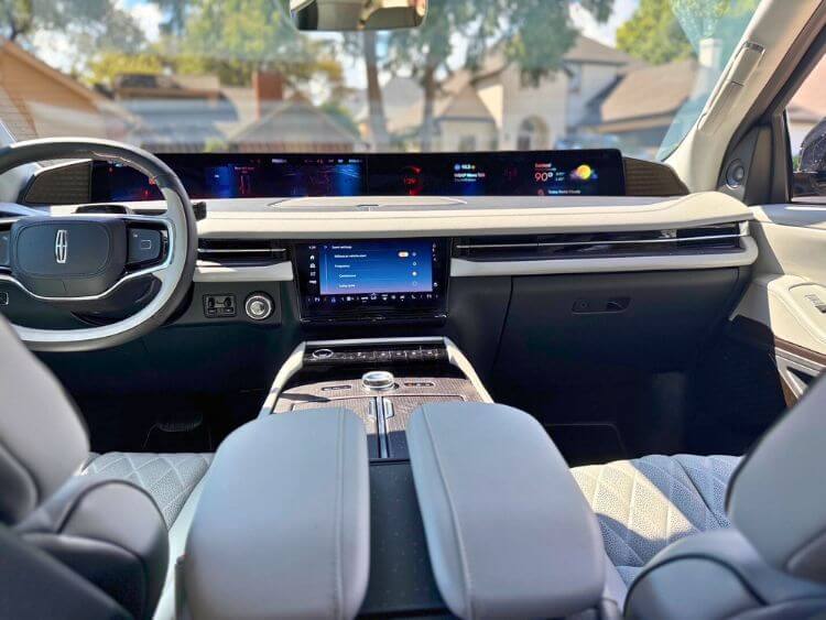 2025-lincoln-navigator-black-label-4-carpro