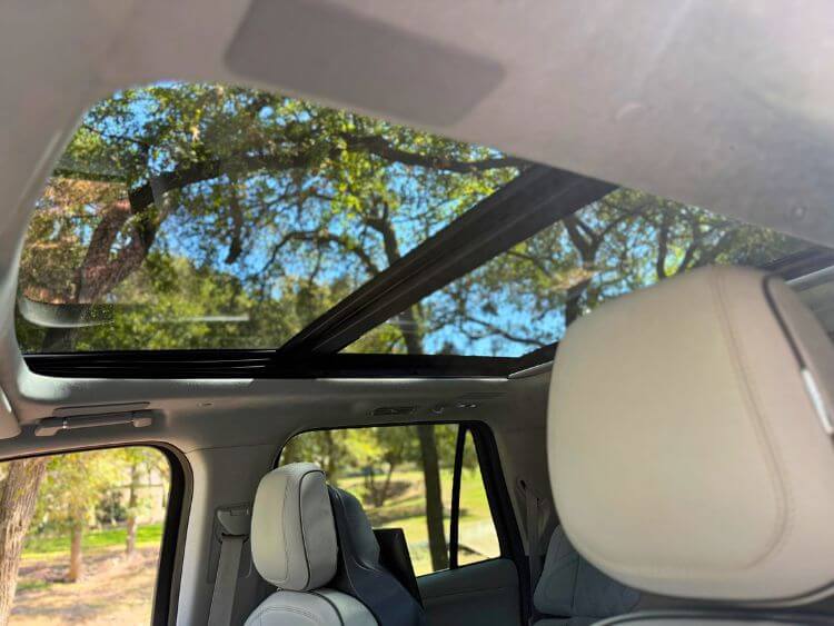 2025-lincoln-navigator-black-label-pano-roof-carpro