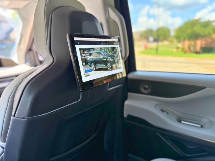2025-lincoln-navigator-black-label-rear-seat-screenjpg