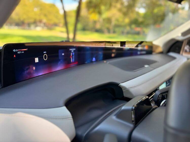 2025-lincoln-navigator-black-label-screen-2-carpro