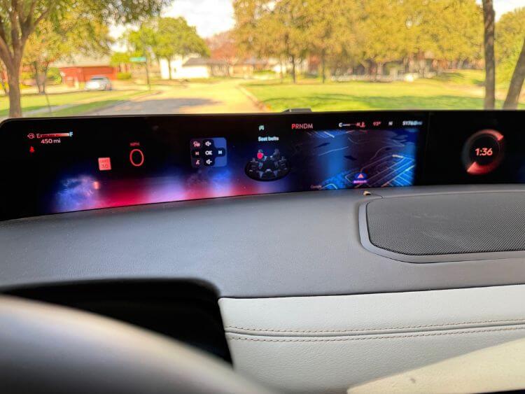 2025-lincoln-navigator-black-label-screen-4-carpro