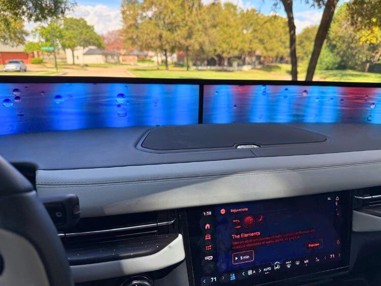 2025-lincoln-navigator-black-label-screen-6-carpro