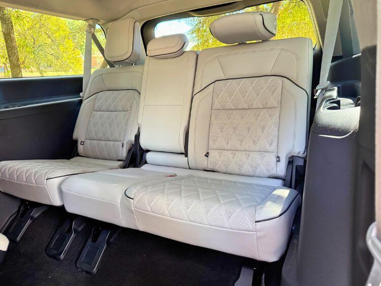 2025-lincoln-navigator-black-label-third-row-carpro