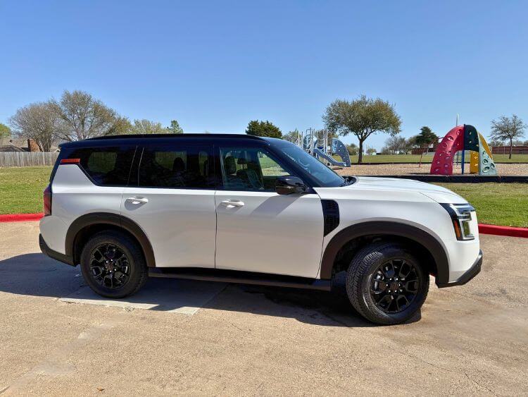 2025-nissan-armada-pro-4x-exterior-1-carpro.