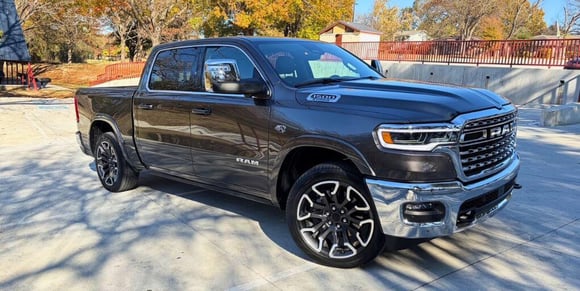 2025-ram-1500-limited-hero