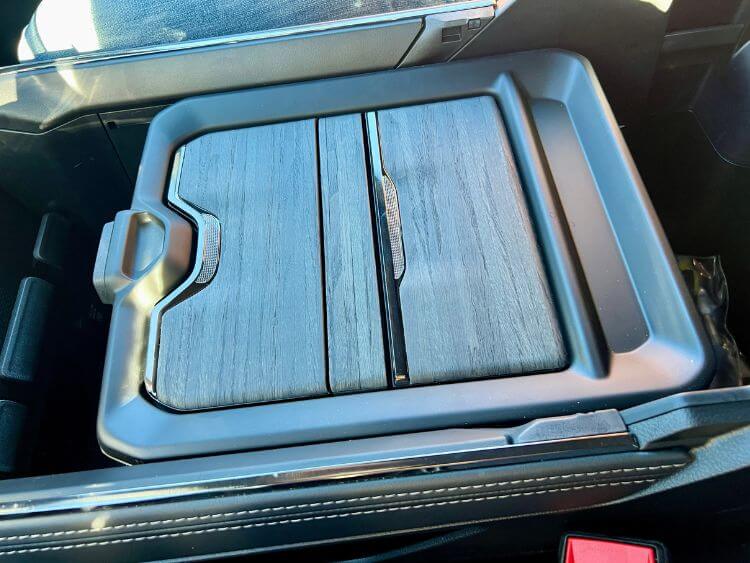 2025-ram-1500-limited-open-pore-wood (1)