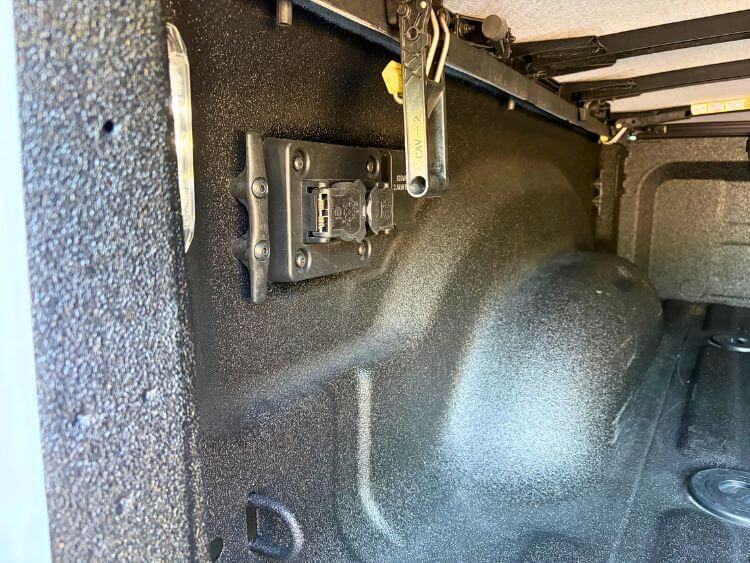 2025-ram-2500-limited-longhorn-truck-bed-02-carpro.