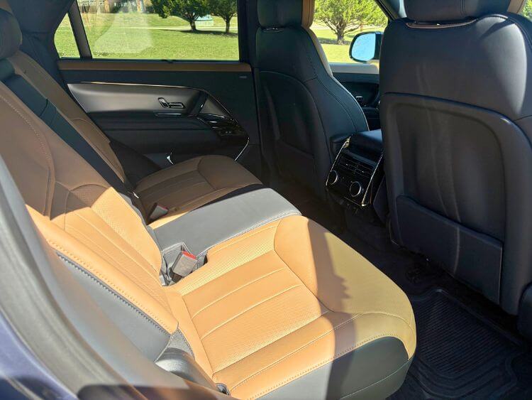 2025-range-Rover-Sport-SE-Dynamic-PHEV-2nd-row