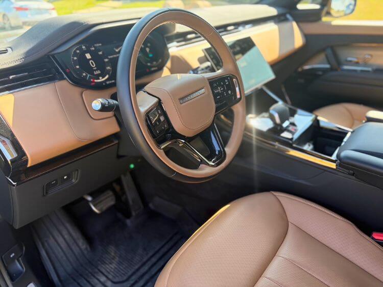 2025-range-Rover-Sport-SE-Dynamic-PHEV-cabin