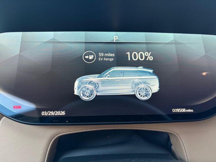 2025-range-Rover-Sport-SE-Dynamic-PHEV-charge-screen