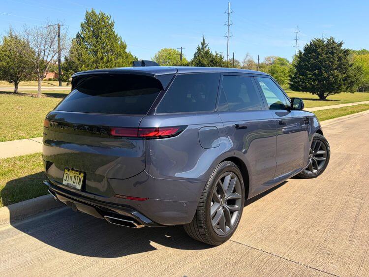 2025-range-Rover-Sport-SE-Dynamic-PHEV-exterior-2 .