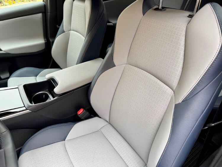 2025-subaru-solterra-front-seats-carpro