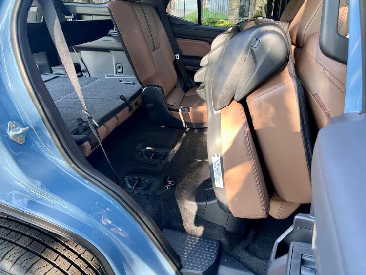 2025-toyot-runner-limited-seats-2nd-row-seats