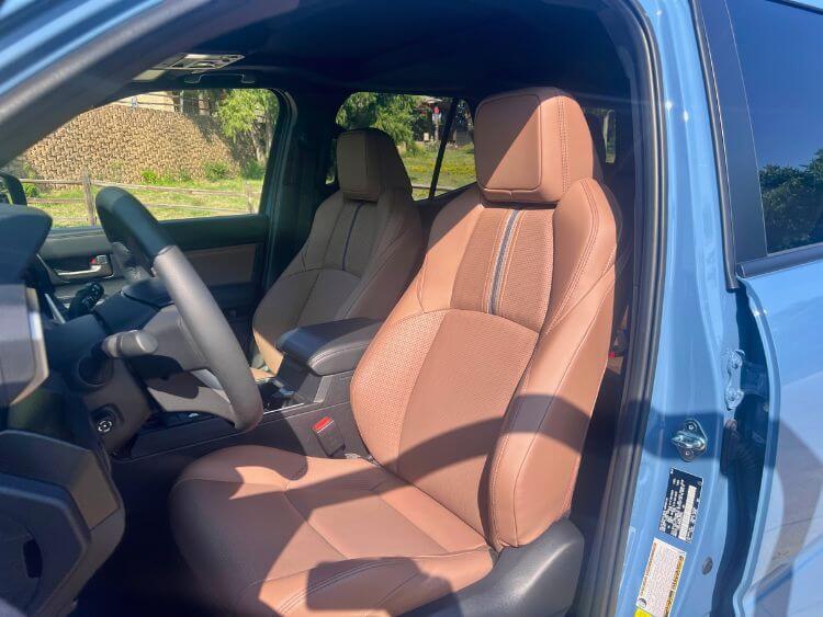 2025-toyot-runner-limited-seats-leather
