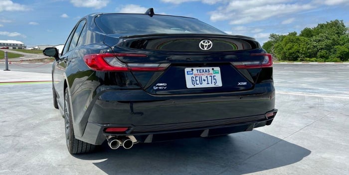 5 Reasons To Consider A Hybrid Vehicle 