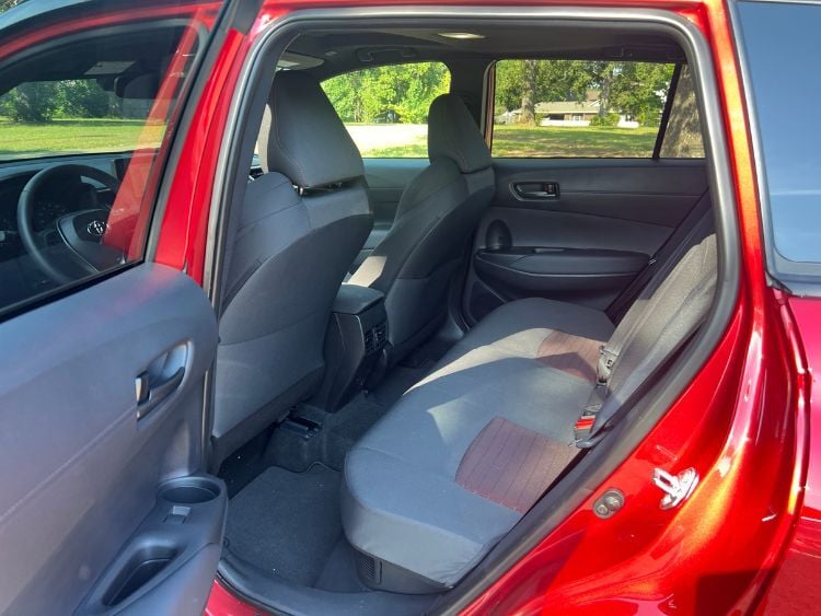 2025-toyota-corolla-cross-nightshade-inteior06