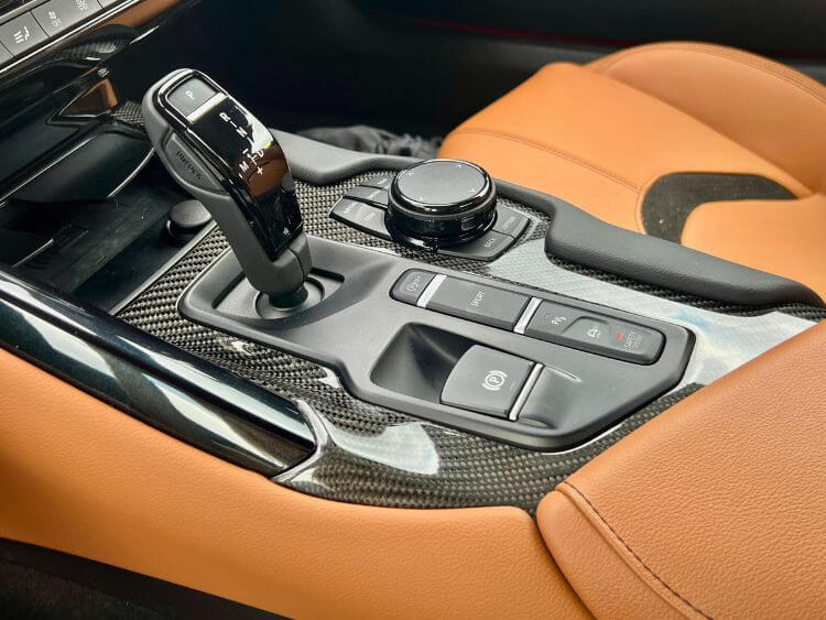 2025-toyota-g=supra-3.0-premium-console.jpg