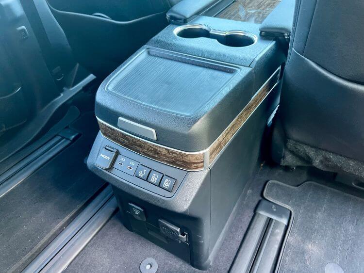 2025-toyota-sienna-platinum-console-2-carpro.jpg