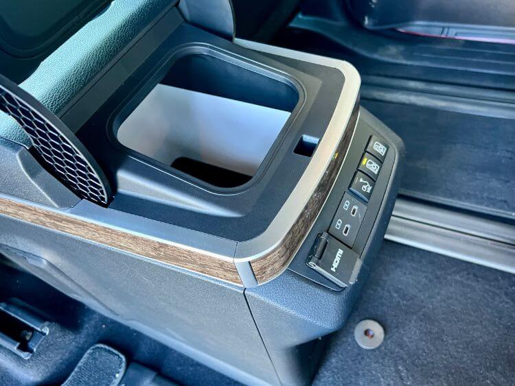 2025-toyota-sienna-platinum-coolbox-carpro
