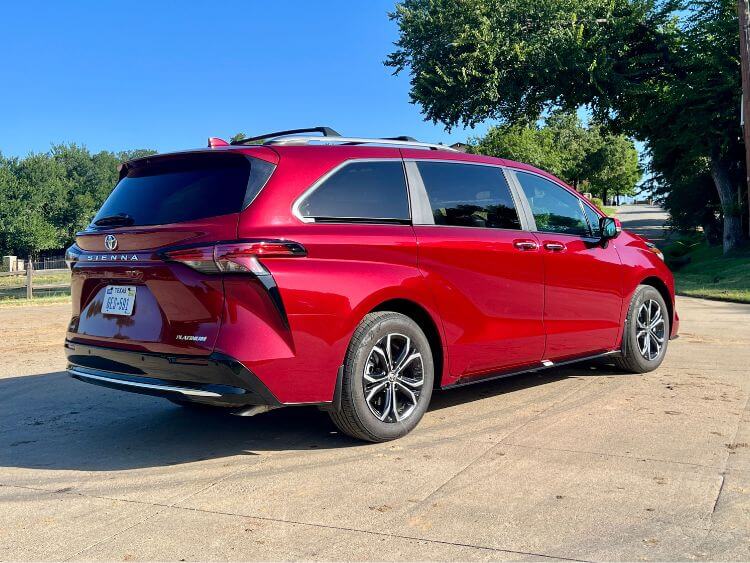 2025-toyota-sienna-platinum-exterior-2-sun-carpro.jpg