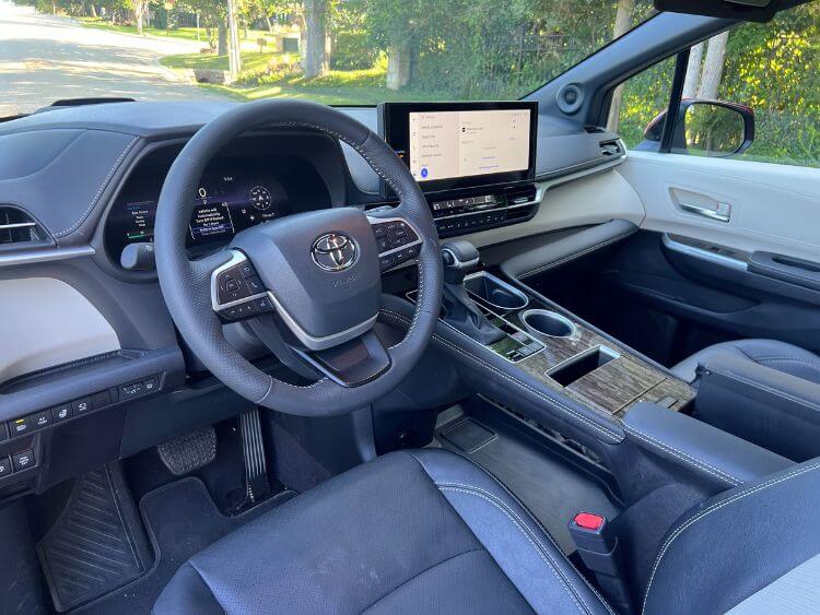 2025-toyota-sienna-platinum-interior-hero-carpro.jpg