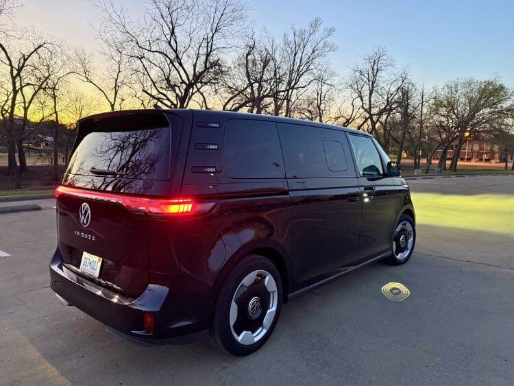 2025-vw-id-buzz-exterior-5.jpg (1)