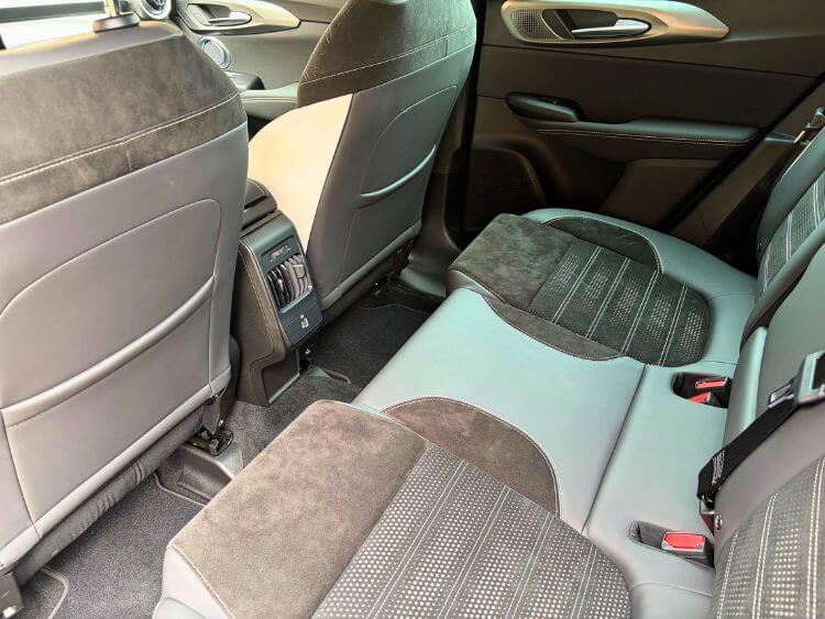 2026-Alfa-Romeo-Tonale-Sport-Speciale-2nd-row