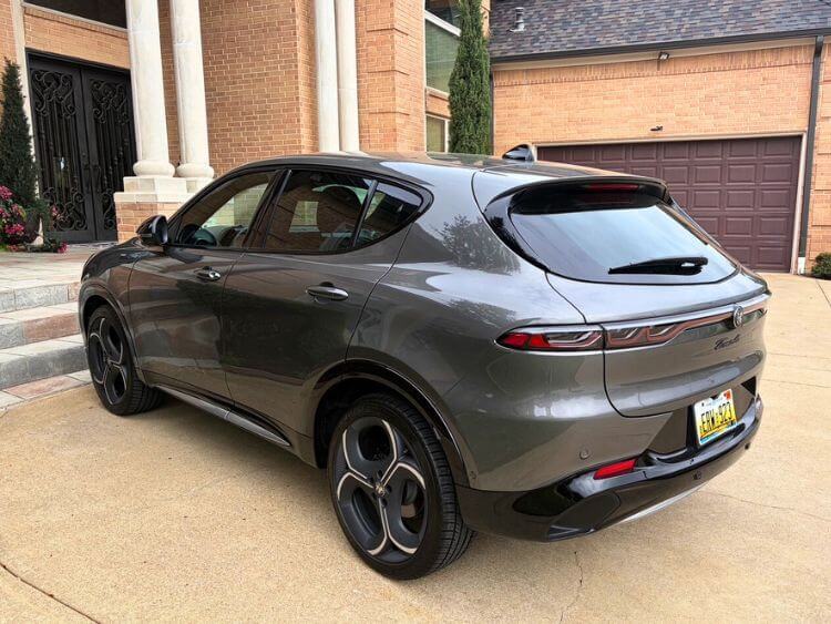 2026-Alfa-Romeo-Tonale-Sport-Speciale-exterior-4