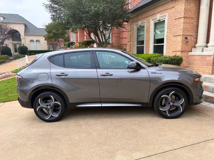 2026-Alfa-Romeo-Tonale-Sport-Speciale-exterior-profile