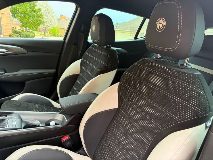 2026-Alfa-Romeo-Tonale-Sport-Speciale-seats