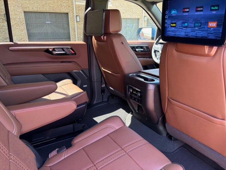 2026-Chevrolet-Suburban-High-Country-2nd-row-entertainment-system-carpro