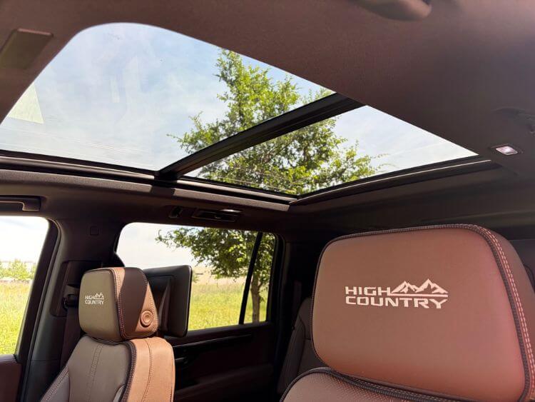 2026-Chevrolet-Suburban-High-Country-sunroof