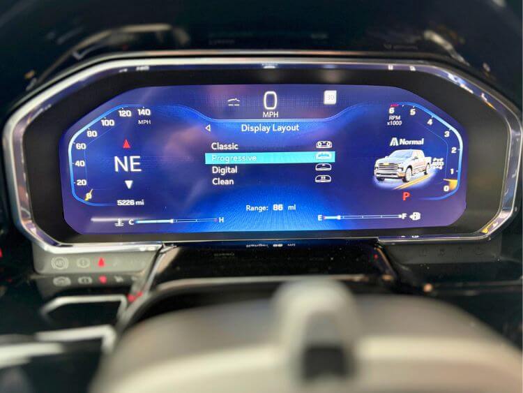 2026-Chevy-silverado-1500-high-country-digital-display