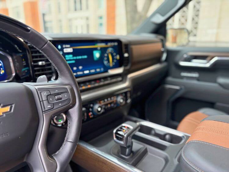 2026-Chevy-silverado-1500-high-country-interior-3