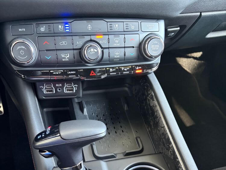 2026-Dodge-Durango-RT-Launch-Edition-ac.center-stack.jpg