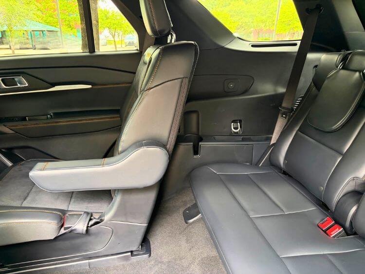2026-Ford-Explorer-Tremor-3rd-row-2-navigation