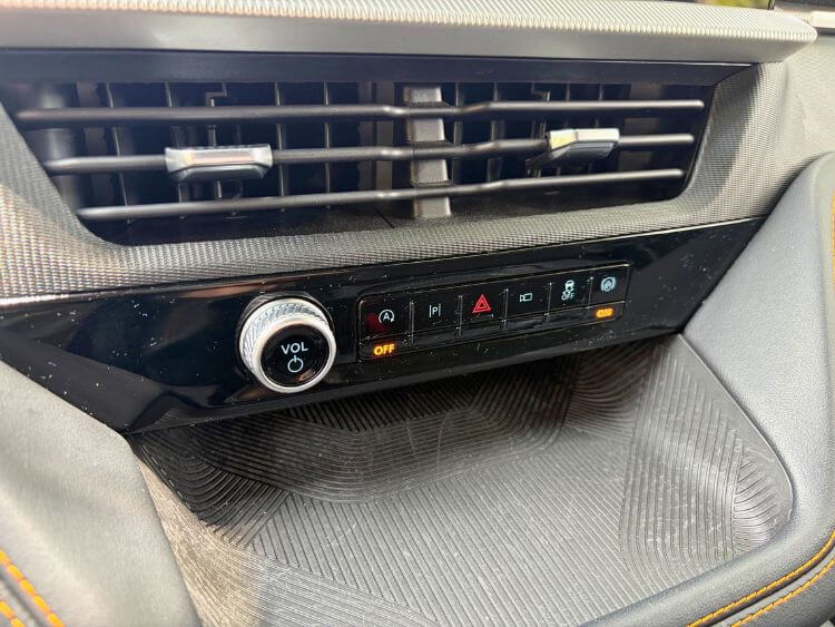 2026-Ford-Explorer-Tremor-console-2jpg