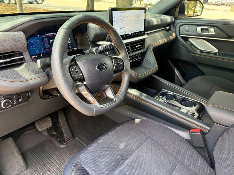 2026-Ford-Explorer-Tremor-digital-cabin-hero-navigation