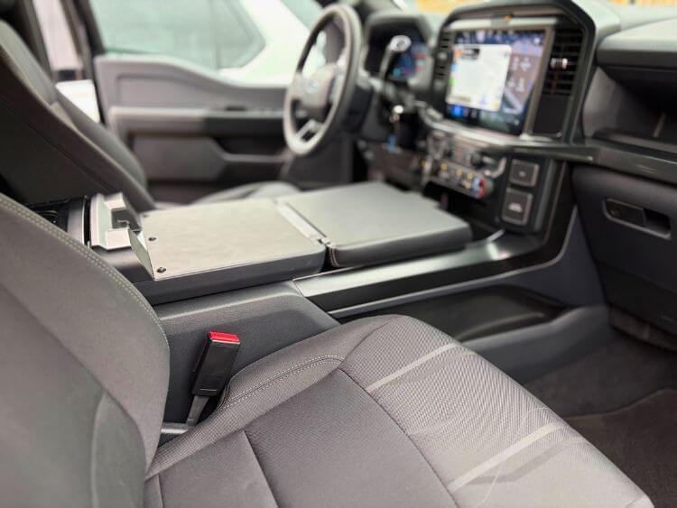 2026-Ford-F-150-Lobo-console-2