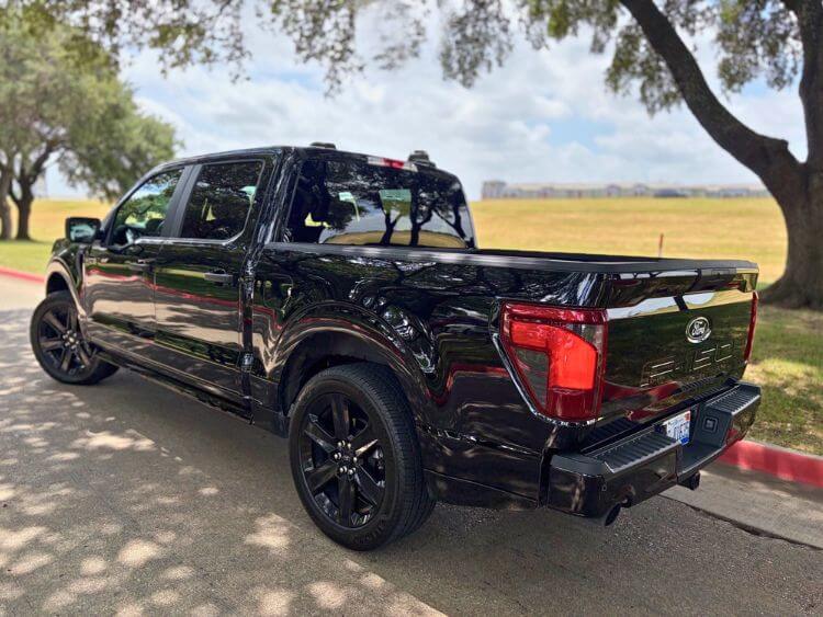 2026-Ford-F-150-Lobo-exterior-1-carpro