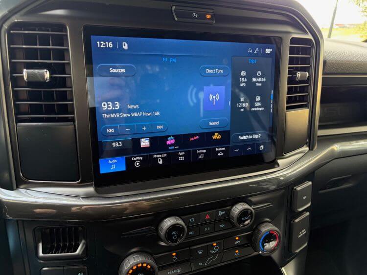 2026-Ford-F-150-Lobo-multimedia-wbap-carpro.