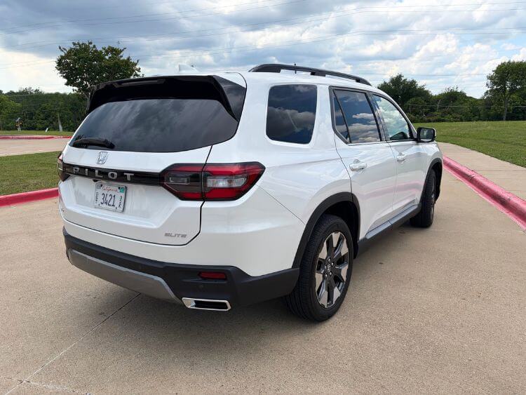 2026-Honda-Pilot-Elite-exterior-3-carpro