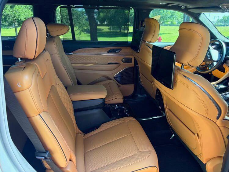2026-Jeep-Cherokee-L-2nd-row-1-carpro.