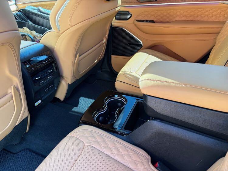 2026-Jeep-Cherokee-L-2nd-row-4-carpro.