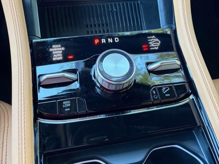 2026-Jeep-Cherokee-L-center-console-carpro.
