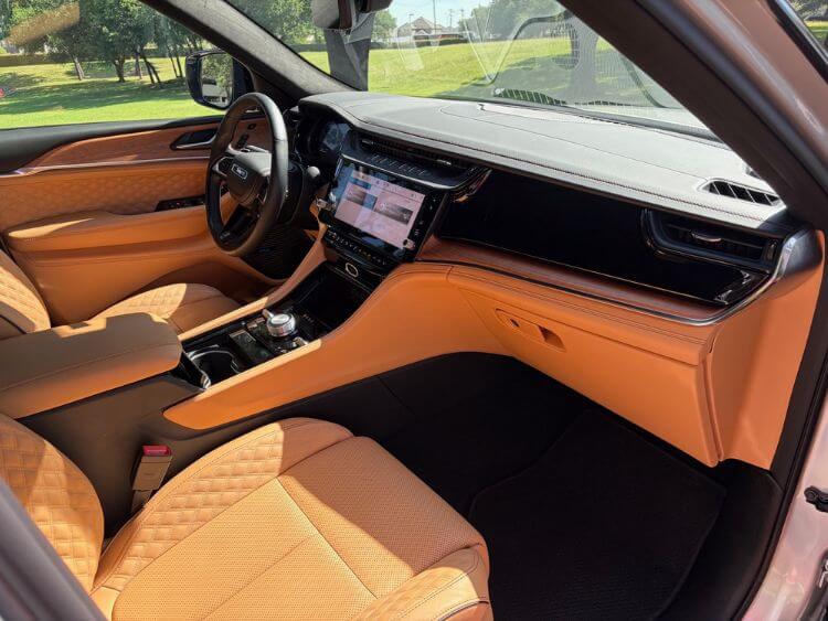2026-Jeep-Cherokee-L-dash-carpro.