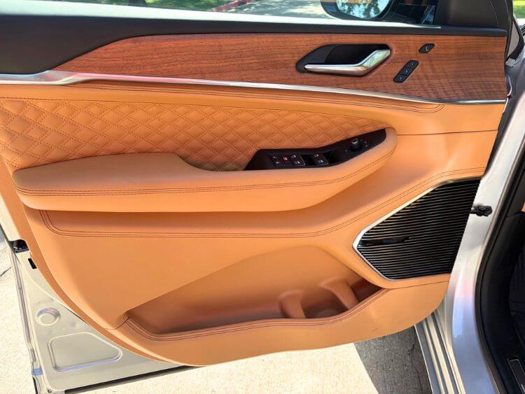 2026-Jeep-Cherokee-L-door-panel-1-carpro.