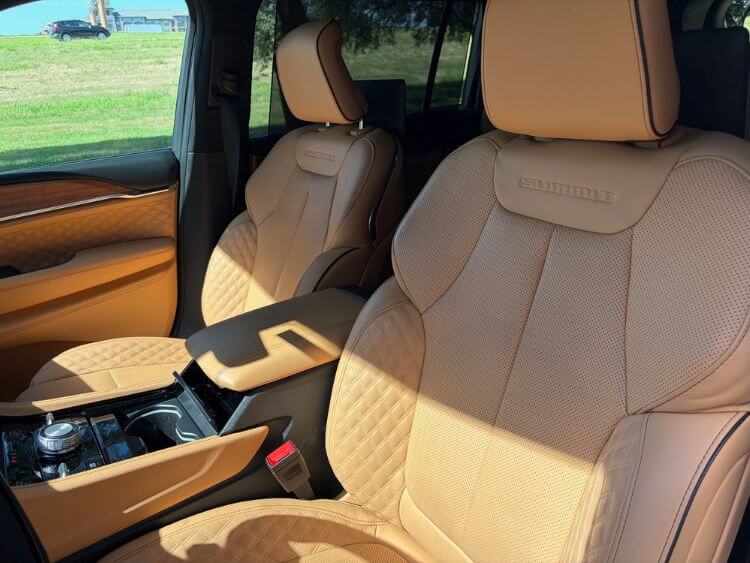 2026-Jeep-Cherokee-L-driver-seat.carpro.