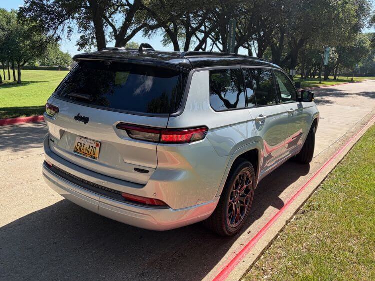 2026-Jeep-Cherokee-L-exterior-3-carpro.