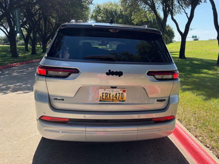 2026-Jeep-Cherokee-L-exterior-tail-end-carpro.